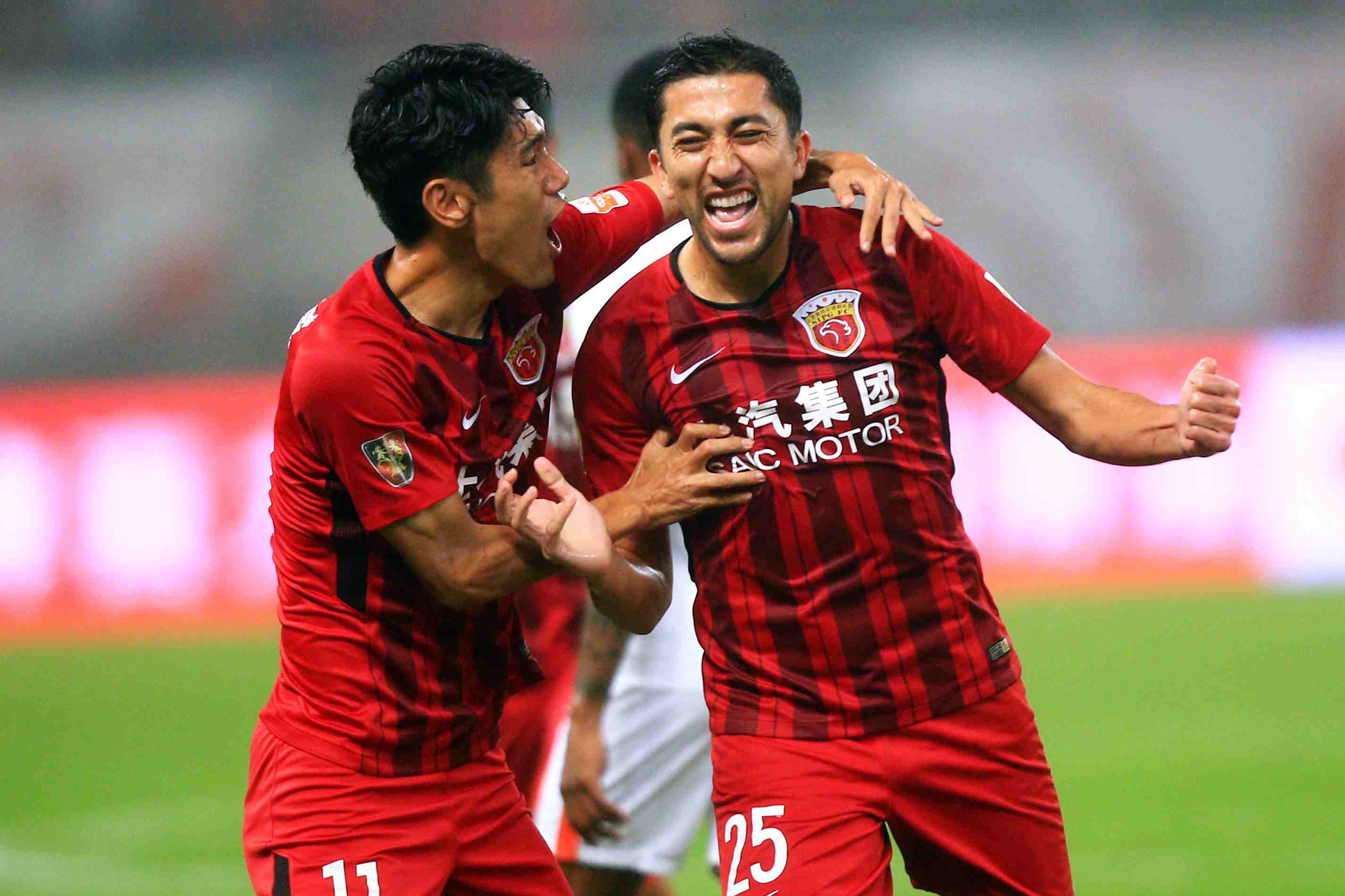 “小虎军中无戏言”火了，老年卡牌关键控制，一波团翻盘