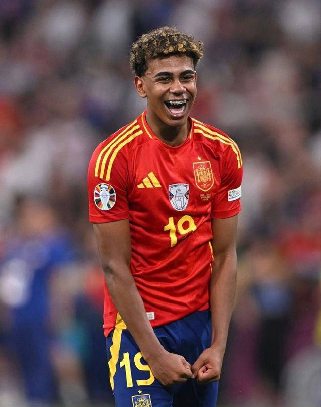 《魔兽大作战》登顶多国IOS免费榜 日收入超700万元！