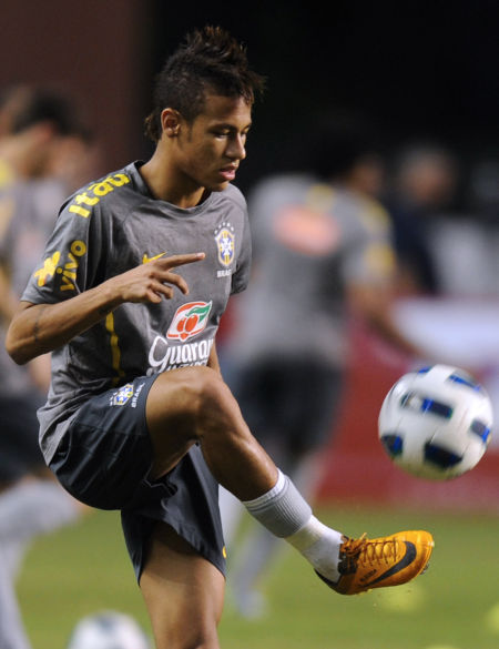 NBA比赛数据统计中心 得分篮板助攻全面汇总