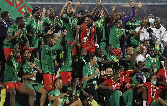 [中超]第29轮：上海海港3-0浙江俱乐部 集锦